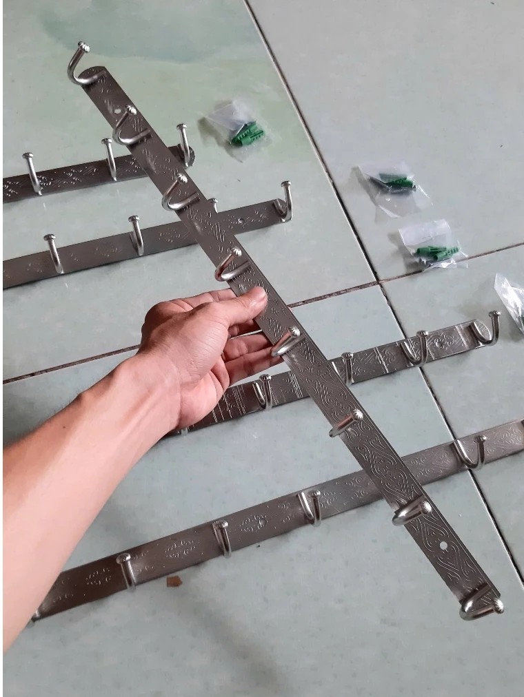 Móc treo tường inox, móc treo quần áo gắn tường, móc treo đồ inox từ 6 đến 10 mấu, có tắc kê đi kèm theo sản phẩm.
