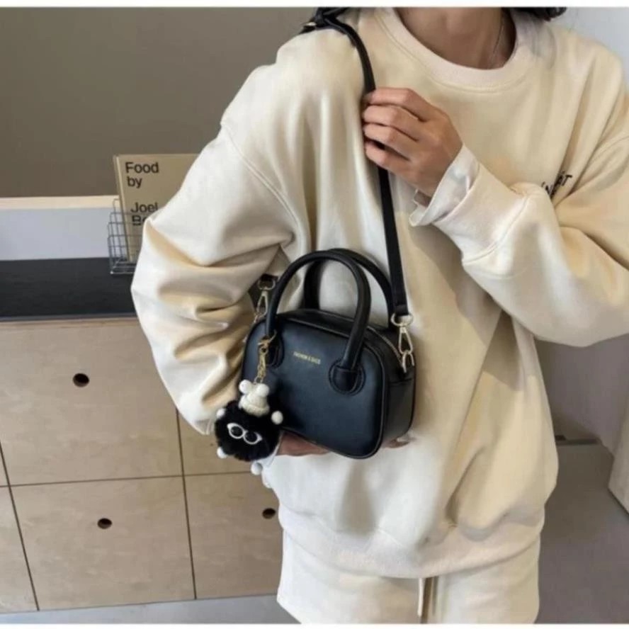 Fashionable women's crossbody bag size 18 to fit phone with cute hook TX73