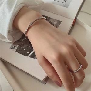 Vòng tay Mobius Thời trang đơn giản Vòng tay xoắn điều chỉnh Vòng tay hợp kim có thể điều chỉnh Trang sức cho nữ HMSP-46