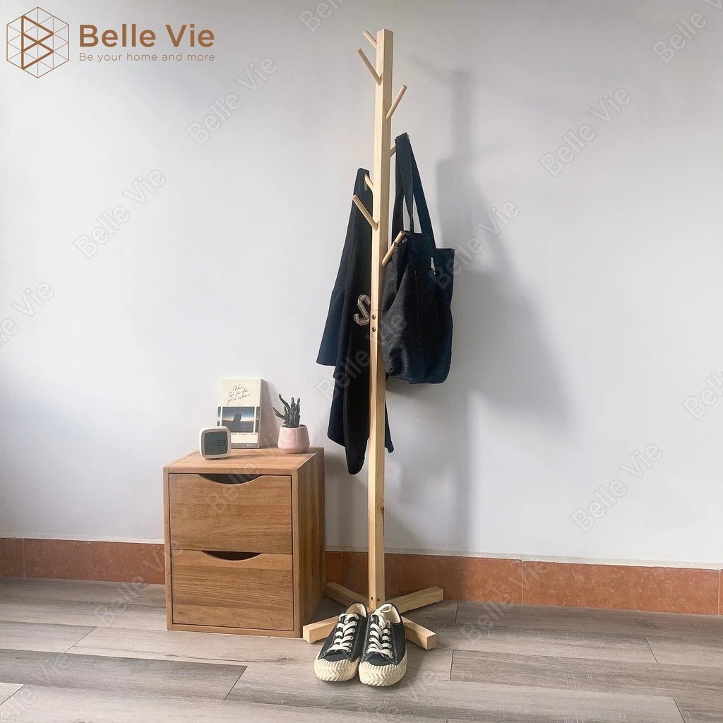 BELLEVIE Pine Wood Standing Clothes Hanger Modern Assembled Design Wooden Clothes Hanger