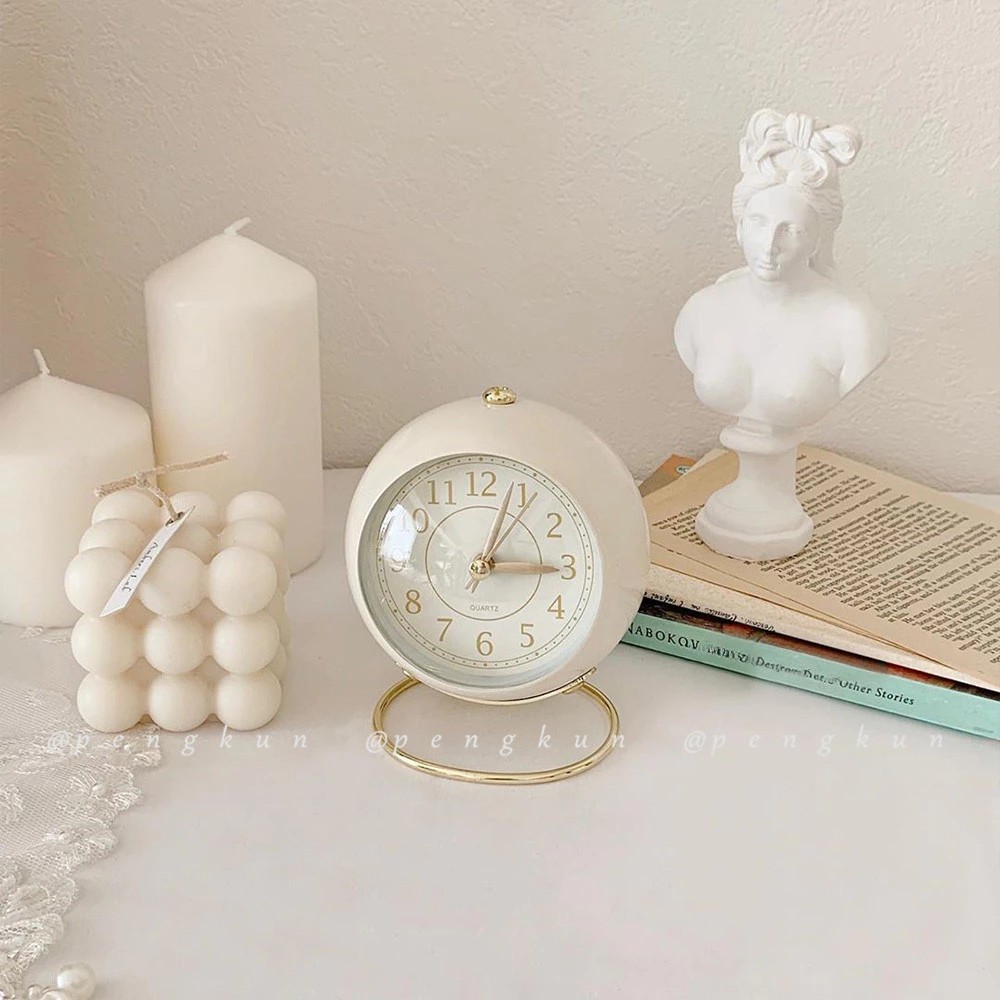Simple retro Nordic style small round desk alarm clock with alloy luminous light for students