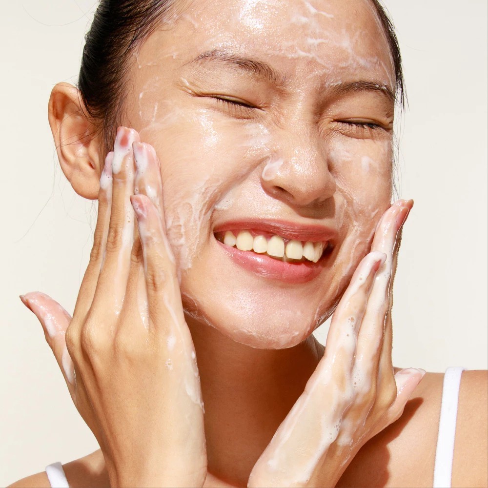 FREE GIFT - Trial size - Hau Giang Cocoon lotus facial cleanser 50ml