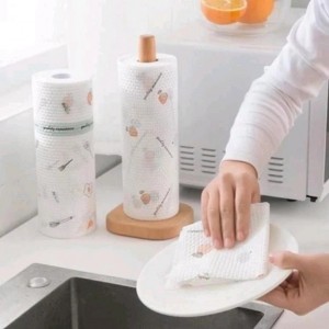 Kitchen paper rolls, dry towels to wipe away dirt baotaixanh