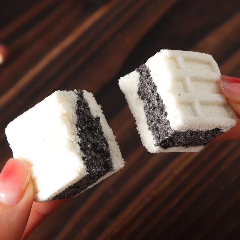 Northwest black rice cake has low sugar content, no preservatives, made from whole grain flour, good for health.