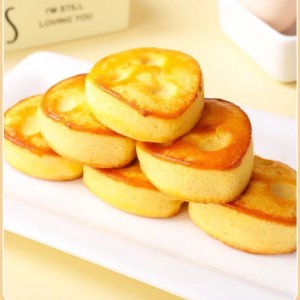 美味微甜、易食的咸蛋芝士蛋糕，适合全家享用