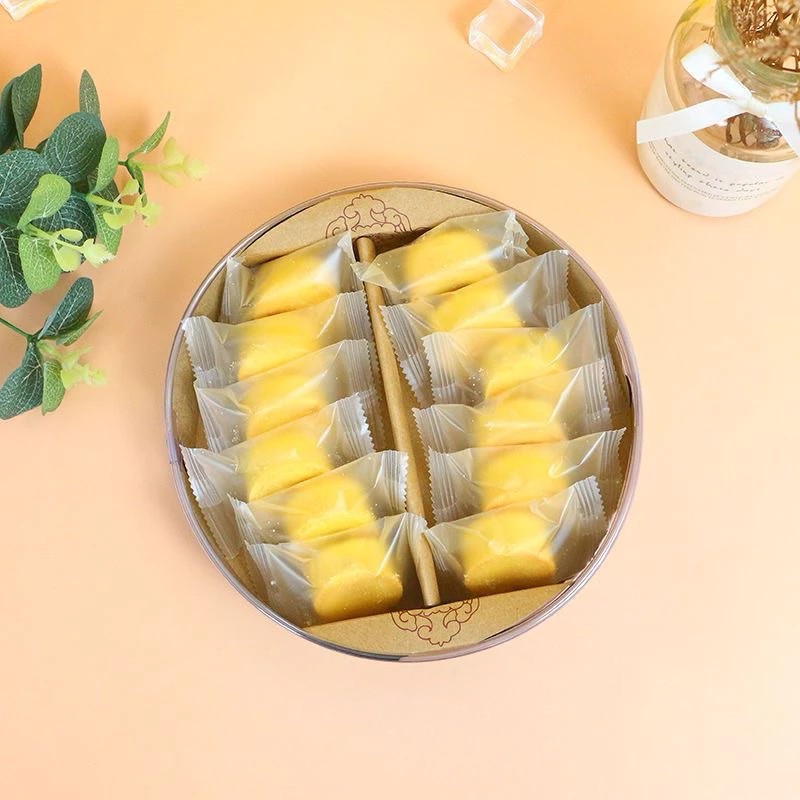 Taiwanese pineapple cake 200g box. Soft and moist outer layer, fragrant and chewy inside with pineapple filling