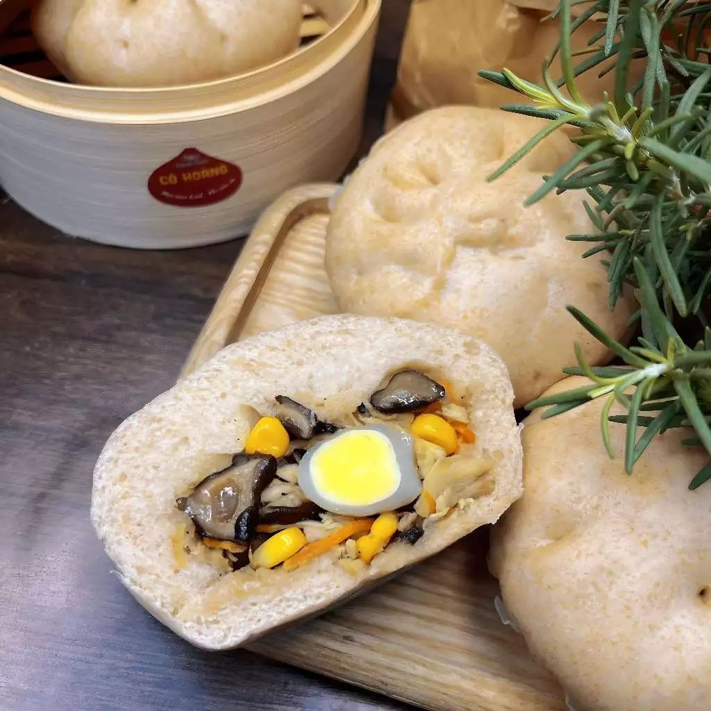 Whole Wheat Chicken and Mushroom Buns – Nutritious Whole Wheat Bun Crust, Rich Chicken and Mushroom Buns – Healthy