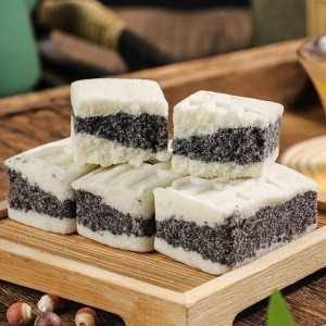 西北黑米糕含糖量低，不含防腐剂，采用全麦面粉制作，有益健康。